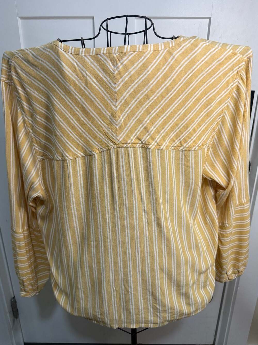 American Eagle Yellow Striped Tie-Front Button Down Shirt Size XL - Picture 2 of 5